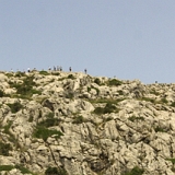 <div align="left"><font size="2"><br />Im Norden der Insel gibt es eine vorstehende Landspitze, Cap Formentor. Auf dem Weg dorthin sind einige Aussichtspunkte angelegt. Nachdem wir jedoch diese Kolonne von Ausflüglern gesehen haben, sind wir lieber weitergefahren. Der Aussichtspunkt ist in meiner Karte mit "Mirador es Colomer" angegeben. <br />